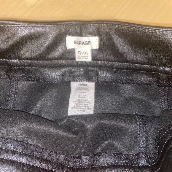 Faux leather mini skirt - Picture 2 of 2